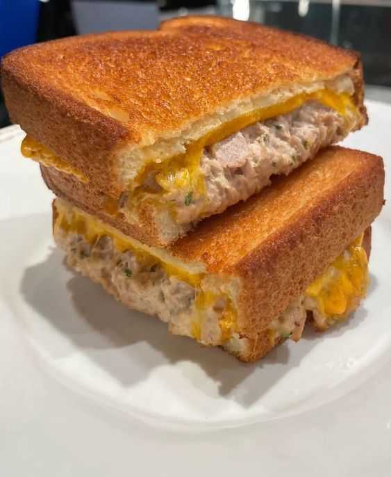 Delicious and Easy Tuna Melt Recipe: A Classic, Party-Friendly Favorite