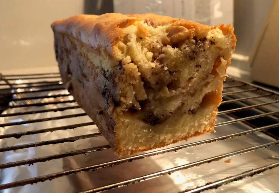 Fluffy Apple Cinnamon Cake